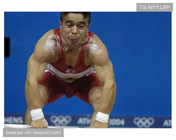 全国举重赛出现 14 岁怪物 全国举重赛出现 14 岁怪物