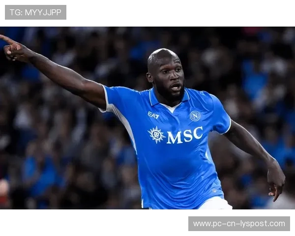 卢卡库转身抽射劲道十足